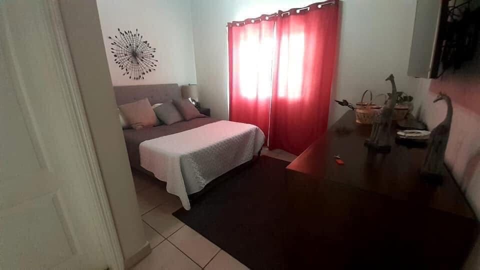 Casa en venta en Residencial Villa Elena, Francisco Morazán de 3 plantas con terrazas, vista y terreno amplio ideal para inversión