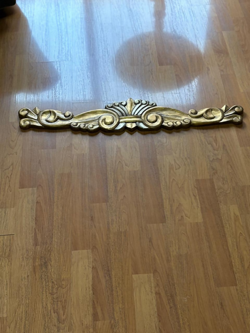 Colocho de madera dorado
