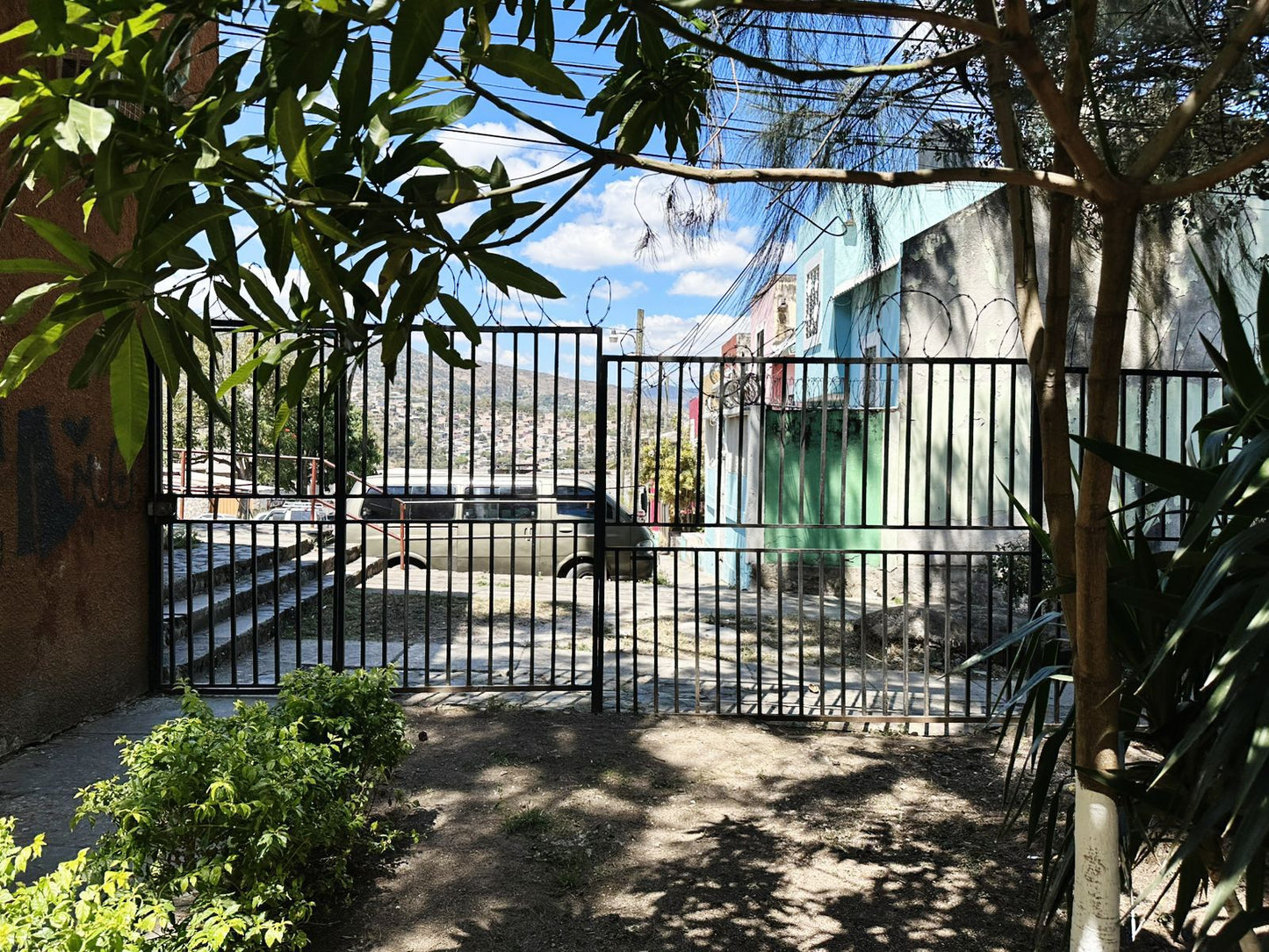 Casa en venta en Residencial Ciudad Lempira, Francisco Morazán remodelada con terraza y 3 habitaciones