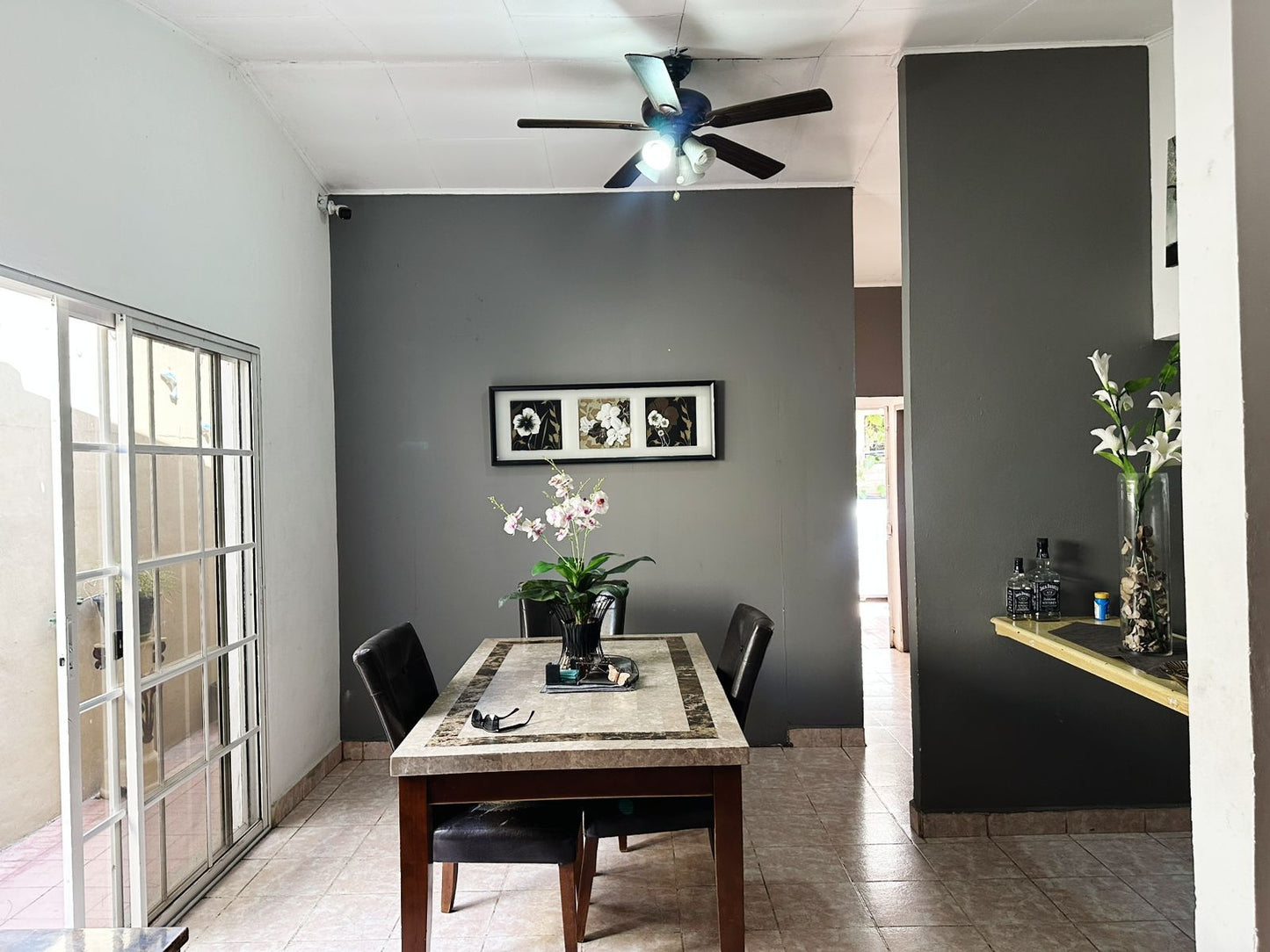 Casa en venta en Residencial Ciudad Lempira, Francisco Morazán remodelada con terraza y 3 habitaciones