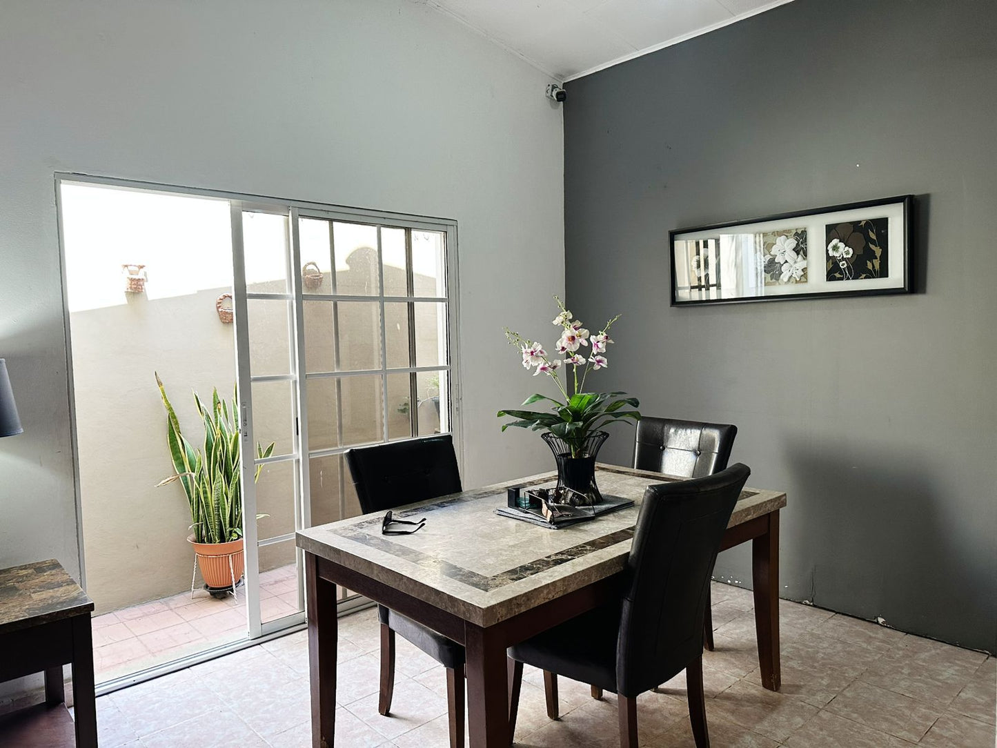 Casa en venta en Residencial Ciudad Lempira, Francisco Morazán remodelada con terraza y 3 habitaciones