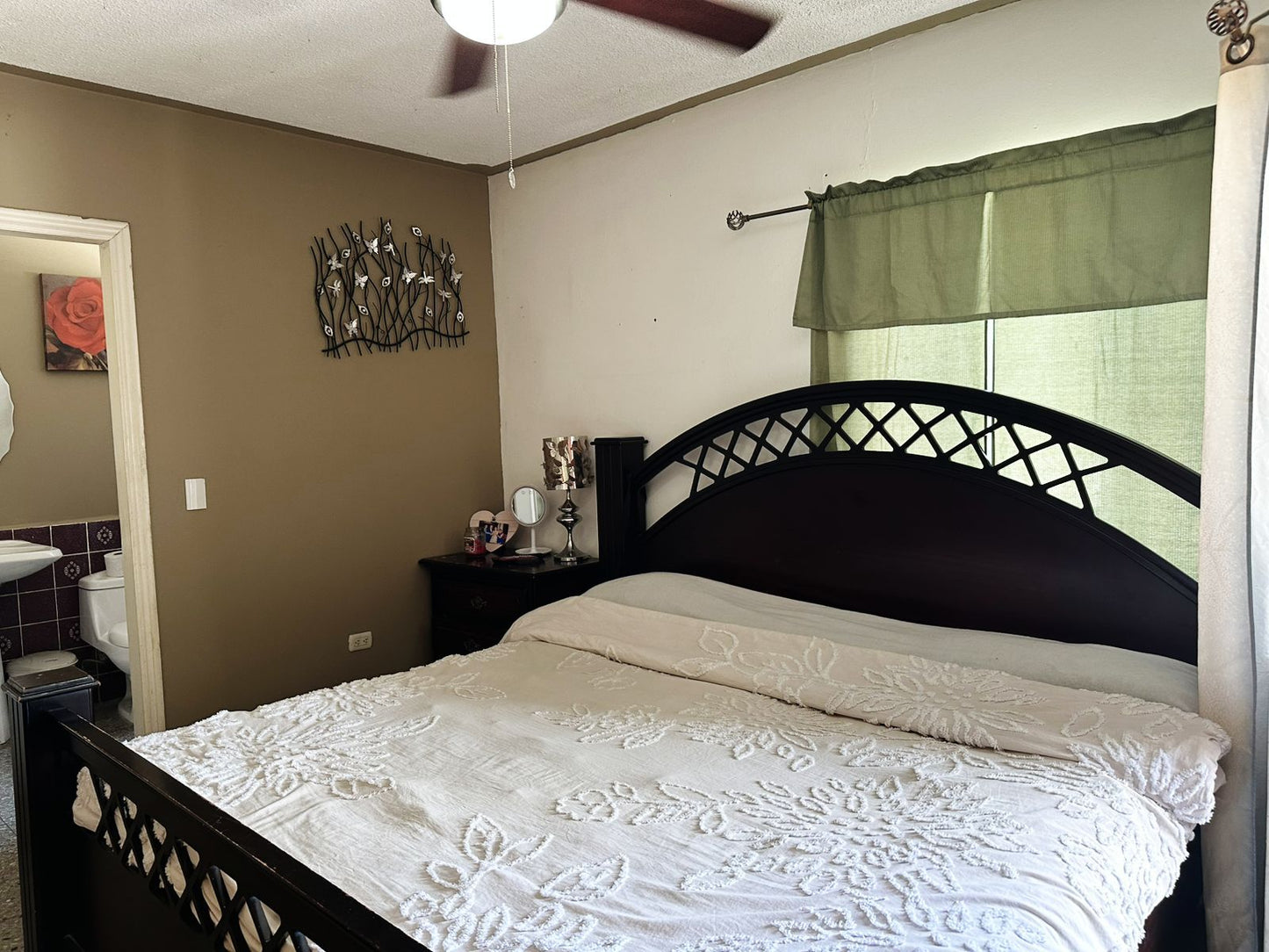 Casa en venta en Residencial Ciudad Lempira, Francisco Morazán remodelada con terraza y 3 habitaciones