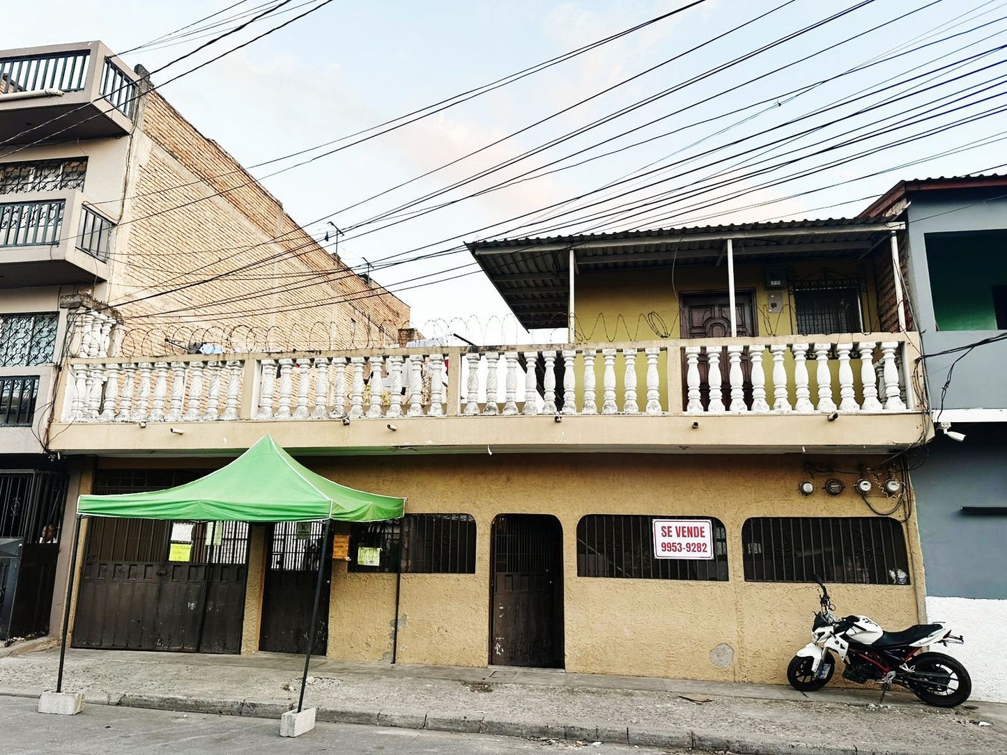 Casa en venta en Colonia Torocagua, Francisco Morazán con apartamentos independientes ideal para inversión o renta