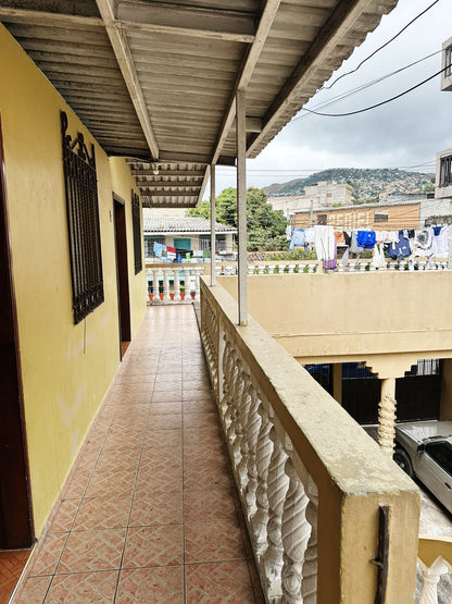 Casa en venta en Colonia Torocagua, Francisco Morazán con apartamentos independientes ideal para inversión o renta