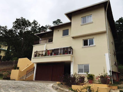 Casa en venta en Residencial Villa Elena, Francisco Morazán de 3 plantas con terrazas, vista y terreno amplio ideal para inversión