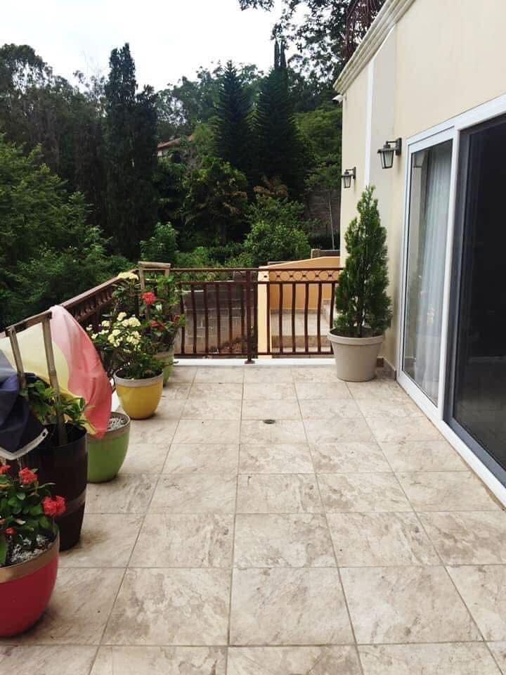 Casa en venta en Residencial Villa Elena, Francisco Morazán de 3 plantas con terrazas, vista y terreno amplio ideal para inversión