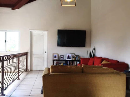 Casa en venta en Residencial Villa Elena, Francisco Morazán de 3 plantas con terrazas, vista y terreno amplio ideal para inversión