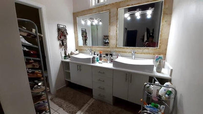 Casa en venta en Residencial Villa Elena, Francisco Morazán de 3 plantas con terrazas, vista y terreno amplio ideal para inversión