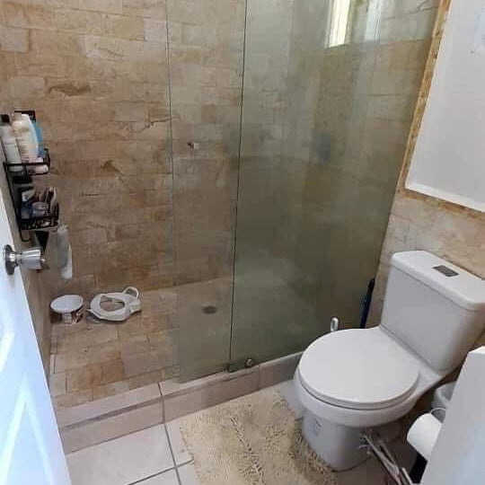 Casa en venta en Residencial Villa Elena, Francisco Morazán de 3 plantas con terrazas, vista y terreno amplio ideal para inversión