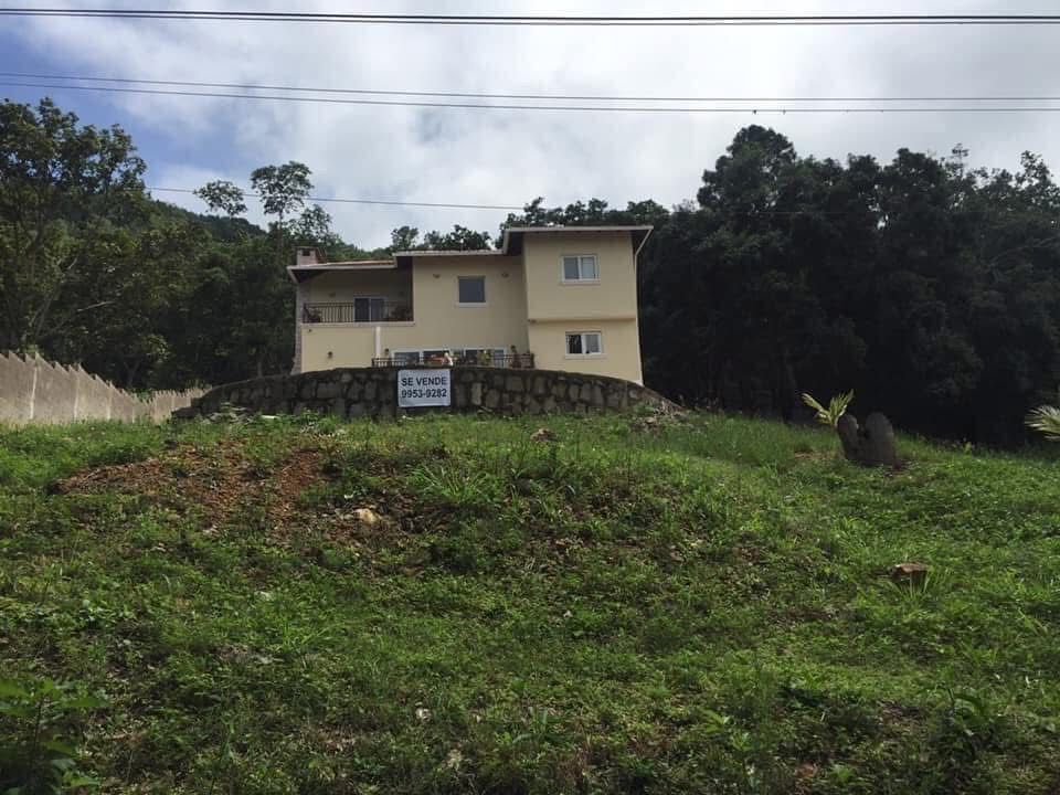 Casa en venta en Residencial Villa Elena, Francisco Morazán de 3 plantas con terrazas, vista y terreno amplio ideal para inversión