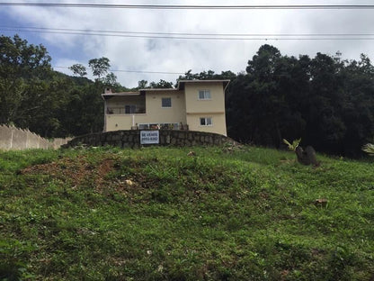 Casa en venta en Residencial Villa Elena, Francisco Morazán de 3 plantas con terrazas, vista y terreno amplio ideal para inversión
