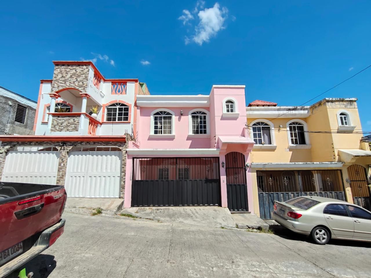Casa en venta en Residencial Cascadas, Francisco Morazán de 3 habitaciones en circuito cerrado con garaje para 2 vehículos