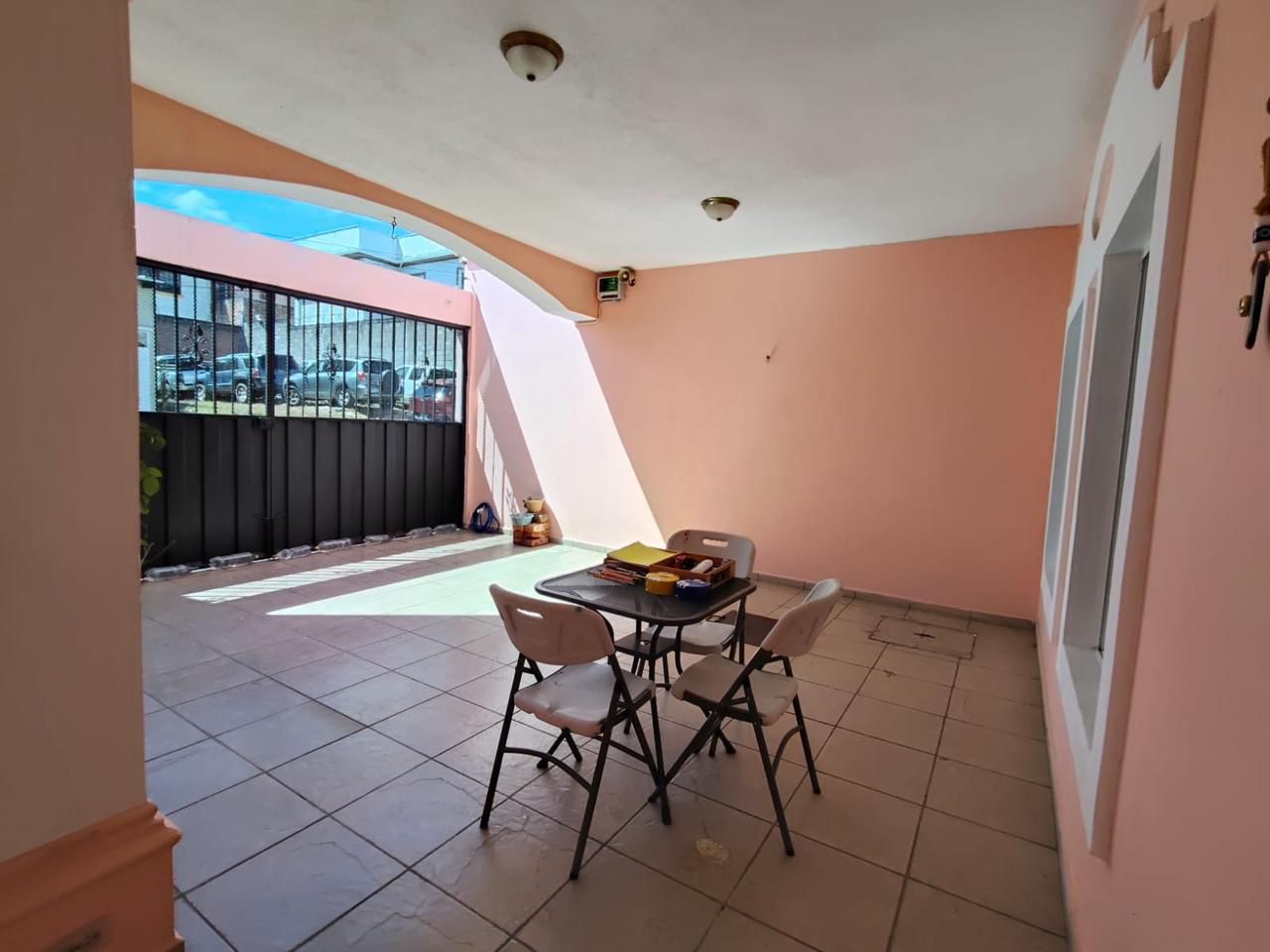 Casa en venta en Residencial Cascadas, Francisco Morazán de 3 habitaciones en circuito cerrado con garaje para 2 vehículos