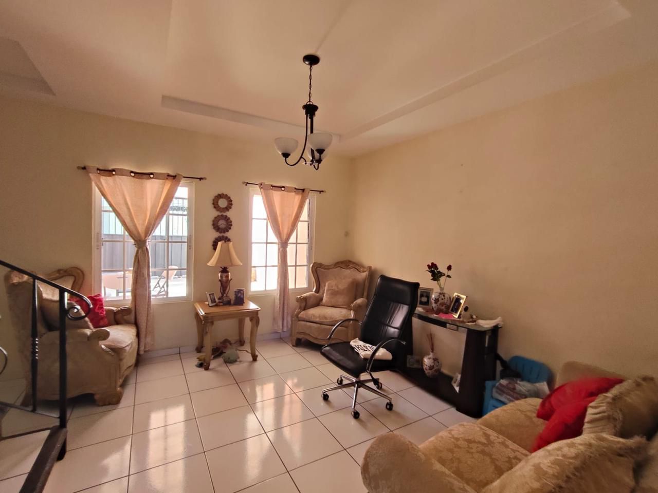 Casa en venta en Residencial Cascadas, Francisco Morazán de 3 habitaciones en circuito cerrado con garaje para 2 vehículos