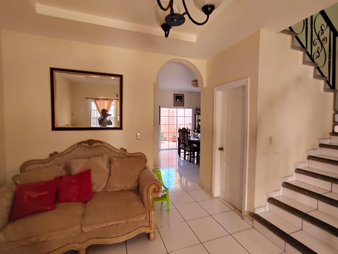 Casa en venta en Residencial Cascadas, Francisco Morazán de 3 habitaciones en circuito cerrado con garaje para 2 vehículos