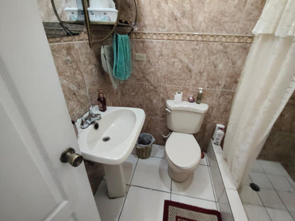Casa en venta en Residencial Cascadas, Francisco Morazán de 3 habitaciones en circuito cerrado con garaje para 2 vehículos