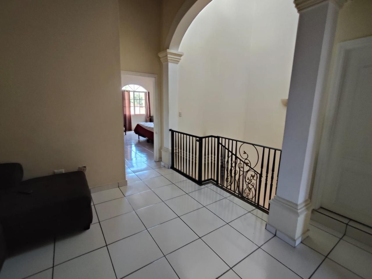 Casa en venta en Residencial Cascadas, Francisco Morazán de 3 habitaciones en circuito cerrado con garaje para 2 vehículos