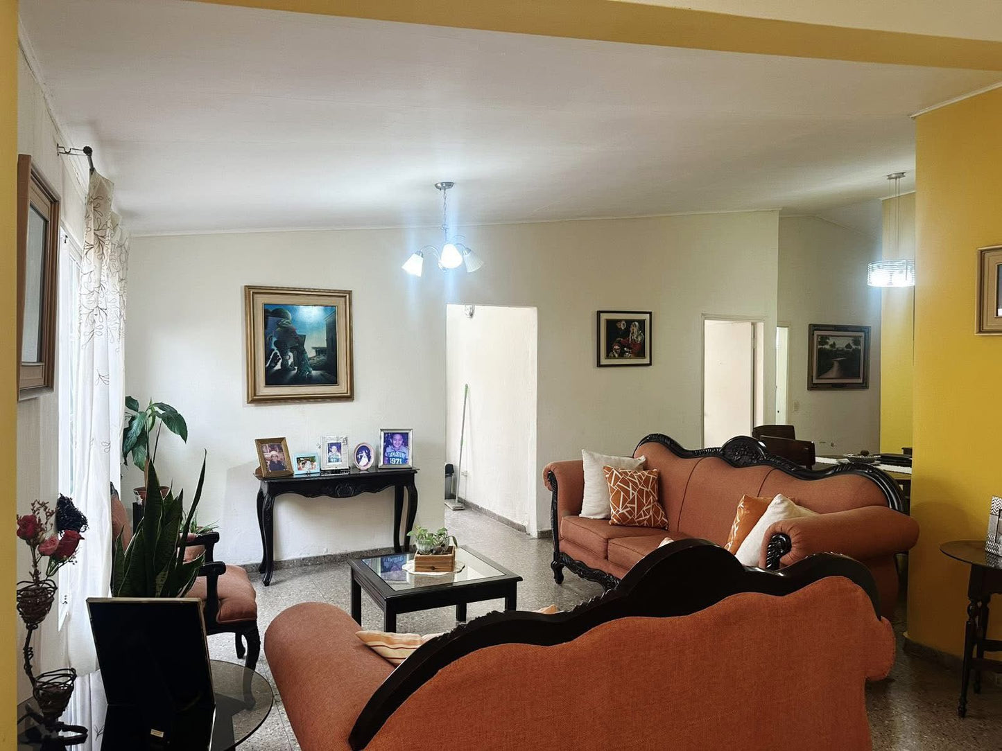 Casa en venta en Cerro Grande zona 4, Francisco Morazán de 4 habitaciones con estacionamiento para 3 vehículos y cisterna