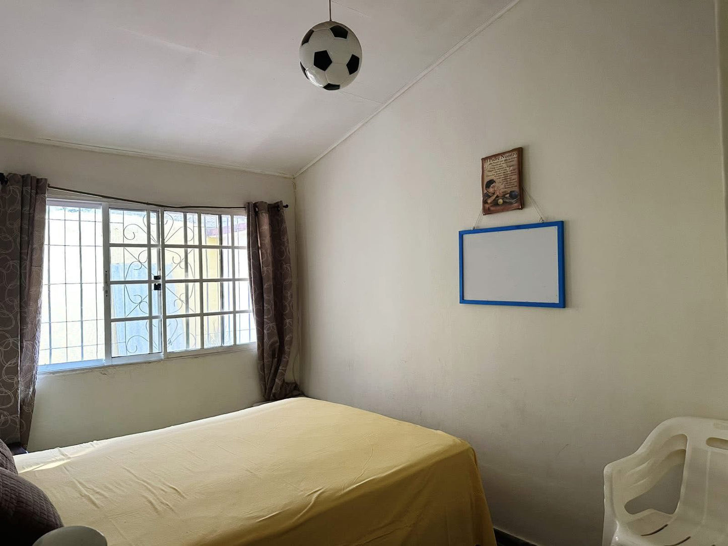 Casa en venta en Cerro Grande zona 4, Francisco Morazán de 4 habitaciones con estacionamiento para 3 vehículos y cisterna
