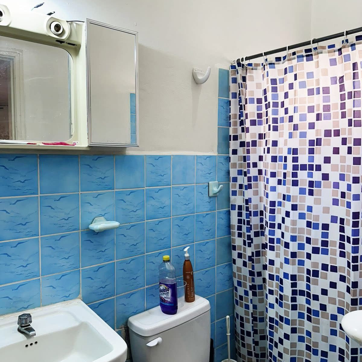 Casa en venta en Cerro Grande zona 4, Francisco Morazán de 4 habitaciones con estacionamiento para 3 vehículos y cisterna