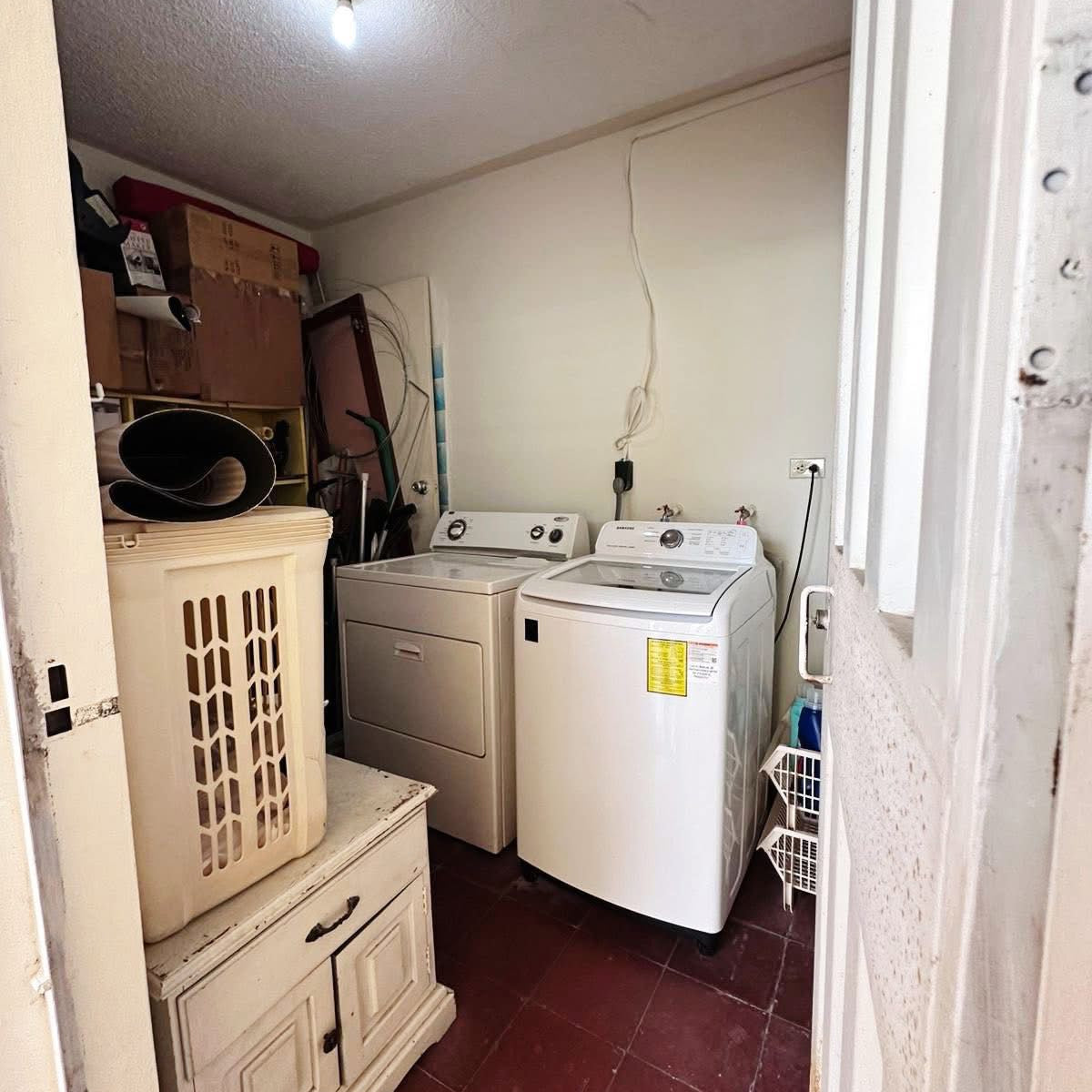 Casa en venta en Cerro Grande zona 4, Francisco Morazán de 4 habitaciones con estacionamiento para 3 vehículos y cisterna