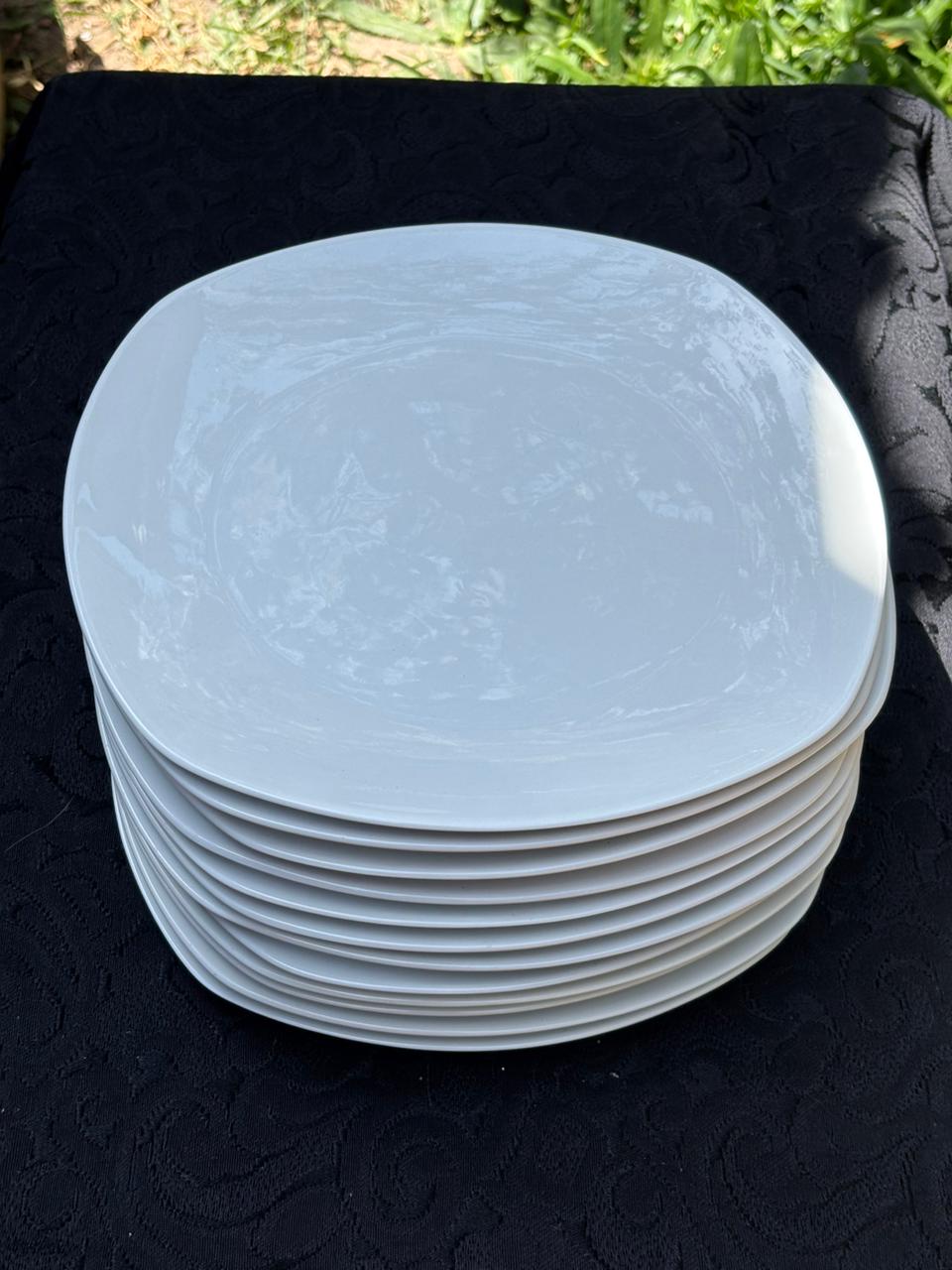 Set platos blancos de cerámica