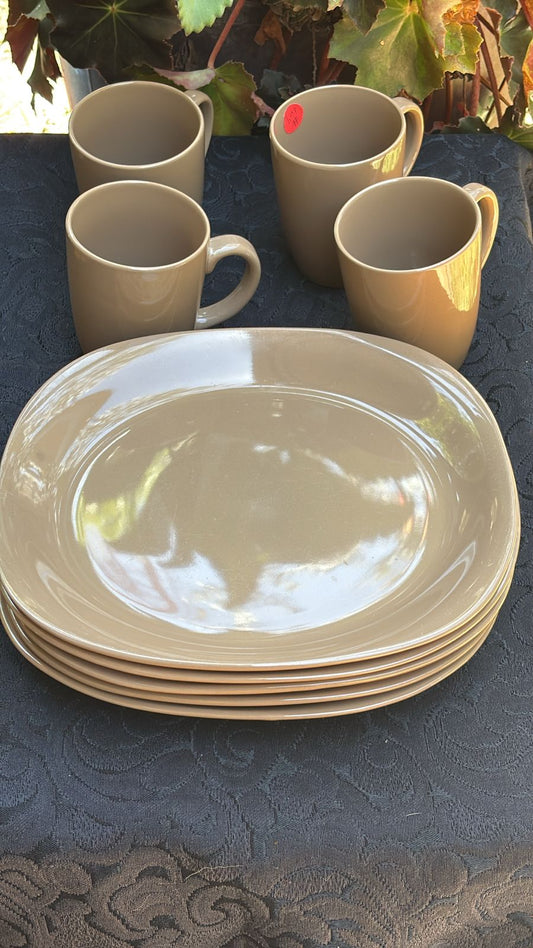 Set de vajilla 5 platos + 4 tazas beige