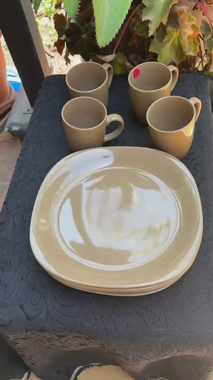 Set de vajilla 5 platos + 4 tazas beige